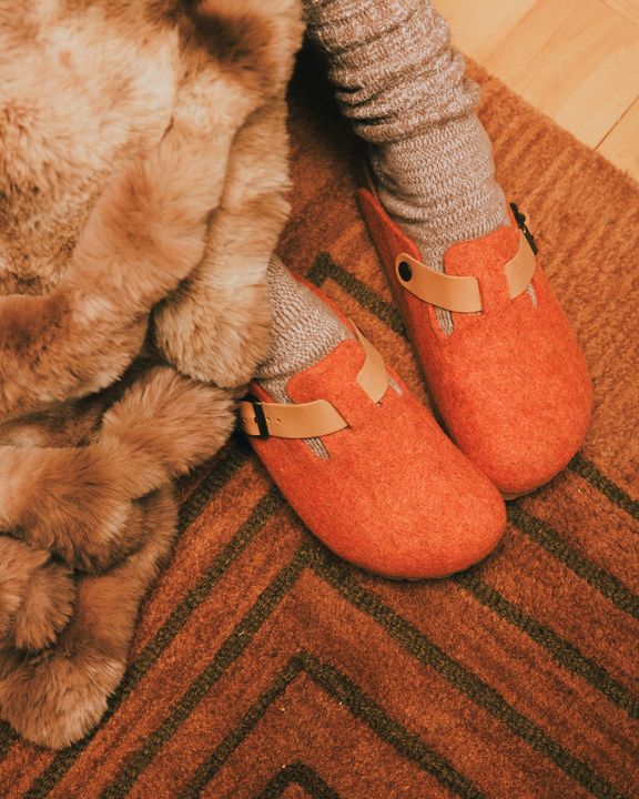 Birkenstock And CNCPTS Present The Fall/Winter ’25 Boston “Felt” Collection In Orange And Graphite illustration 4