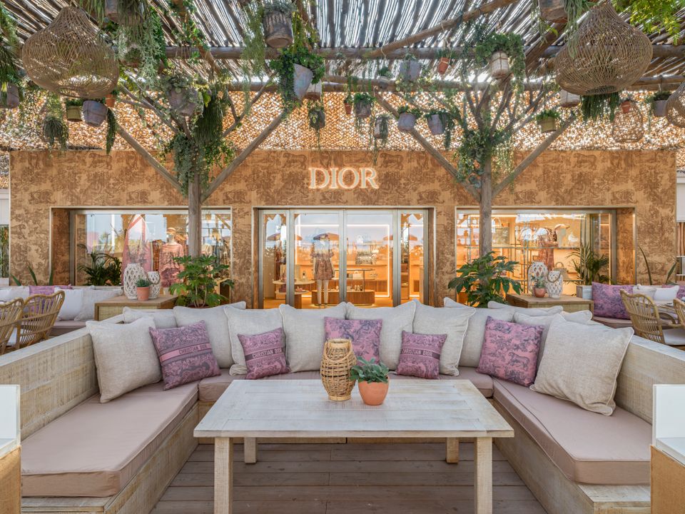 Dior boutique Saint Tropez 18th century building: http