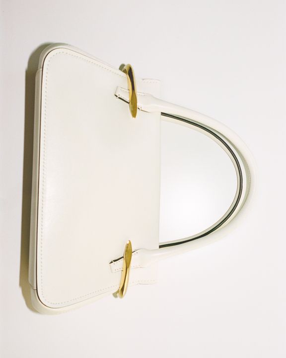 Givenchy Presents The Pinch Bag For Fall-Winter 2025 illustration 6