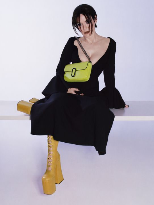 WINONA RYDER FRONTS CAMPAIGN CELEBRATING THE LAUNCH OF NEW MARC JACOBS BAG  THE J MARC SHOULDER illustration 2