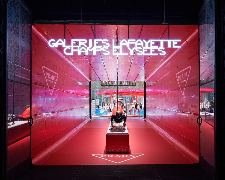 PRADA LAUNCHS « PRADA ON ICE » GALERIES LAFAYETTE CHAMPS ELYSEES 7 JANUARY – 14 FEBRUARY 2022 illustration 1