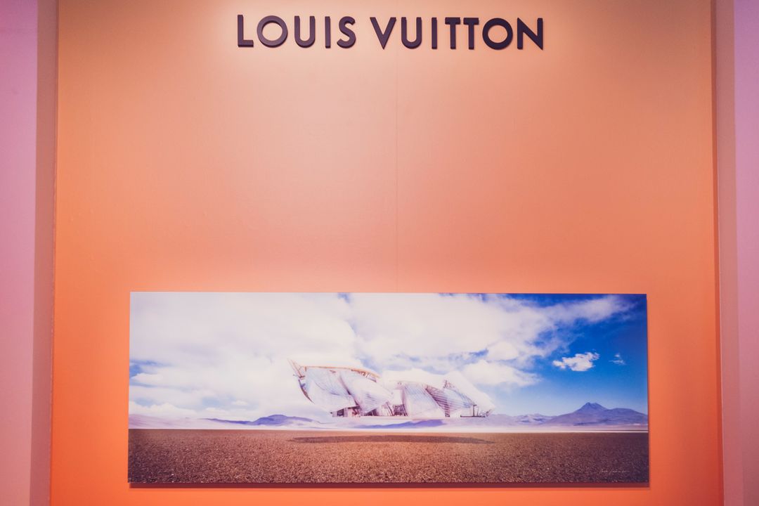 Vik Muniz Louis Vuitton Installation - World Red Eye