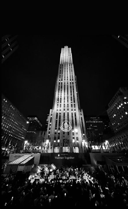 Moncler Presents Tobe Nwigwe Live At Rockefeller Center illustration 3