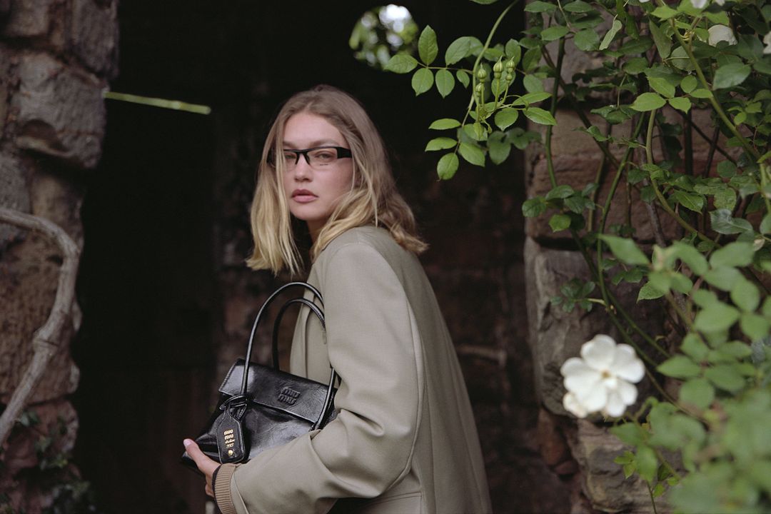 MIU MIU HOLIDAY CAMPAIGN 2025 illustration 1