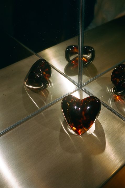 Saint Laurent / Rive Droite / Heart of Glass illustration 3