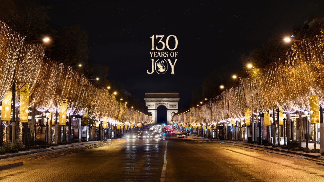SWAROVSKI LIGHTS UP PARIS AS EXCLUSIVE SPONSOR OF THE CHAMPS-ELYSÉES ILLUMINATIONS illustration 1