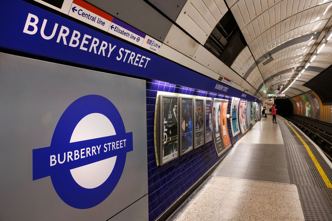 BURBERRY STREET IN LONDON - BURBERRY STATION illustration 2
