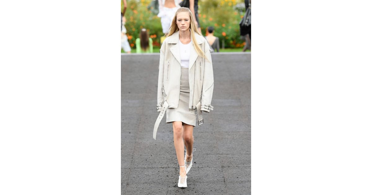 Givenchy SS23 womenswear #19 - Tagwalk: The Fashion Search Engine