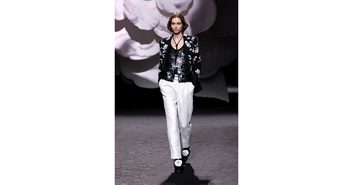 Chanel FW23 womenswear #52 - Tagwalk: The Fashion Search Engine