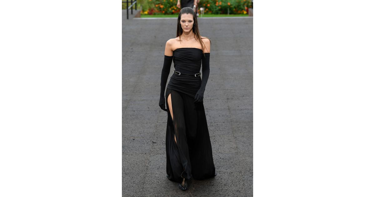 Givenchy SS23 womenswear #46 - Tagwalk: The Fashion Search Engine