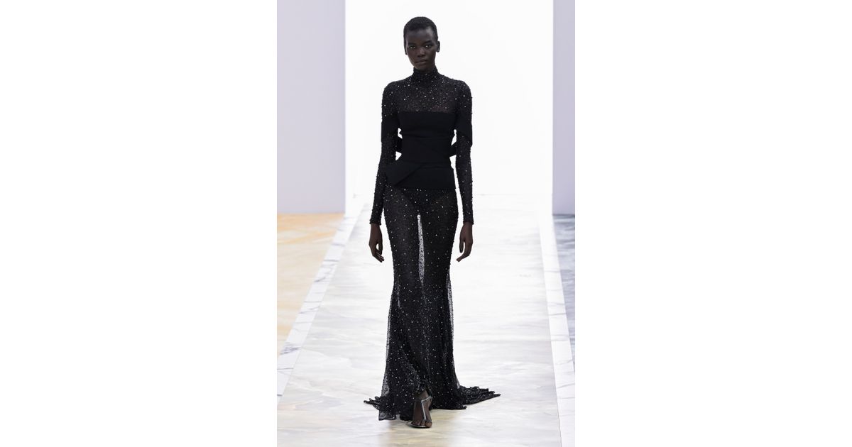 Fendi FW23 couture #18 - Tagwalk: The Fashion Search Engine