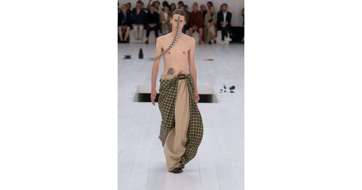 Loewe SS25 menswear #20 - Tagwalk: The Fashion Search Engine Loewe SS25 menswear #20 - Tagwalk: The Fashion Search Engine
