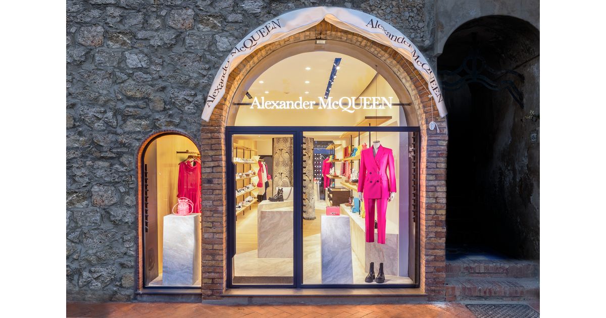 Alexander McQueen: Alexander Mcqueen Opens New Store On Capri Island In  Italy - Luxferity