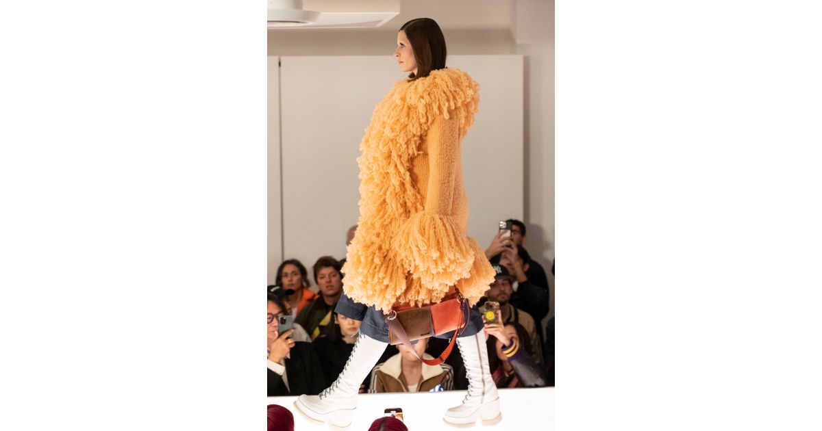 Sunnei Fall/Winter 2023 womenswear #16 - Tagwalk: The Fashion Search Engine