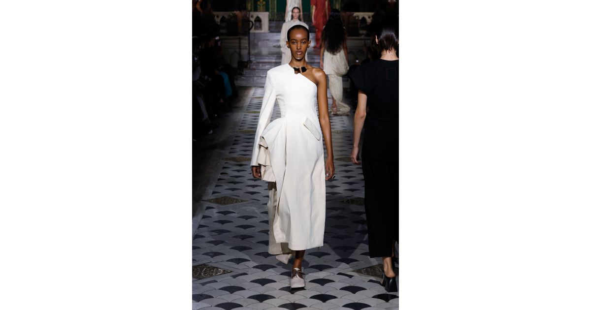 Uma Wang SS25 womenswear #15 - Tagwalk: The Fashion Search