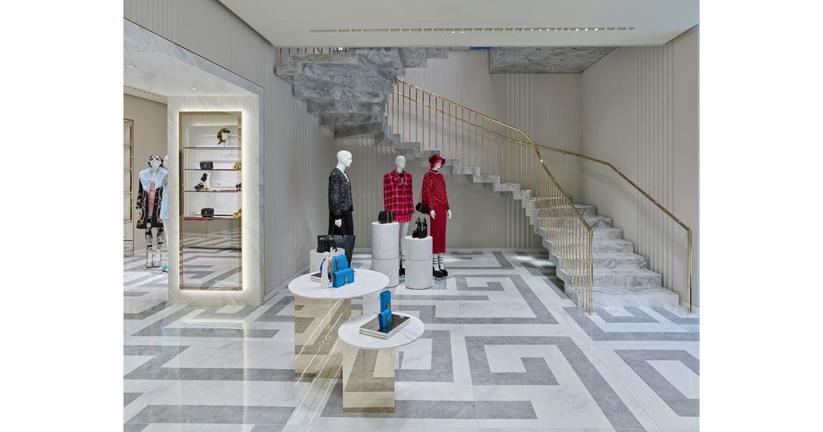 The article: Versace Reopens Boutique in Avenue Montaigne, Paris