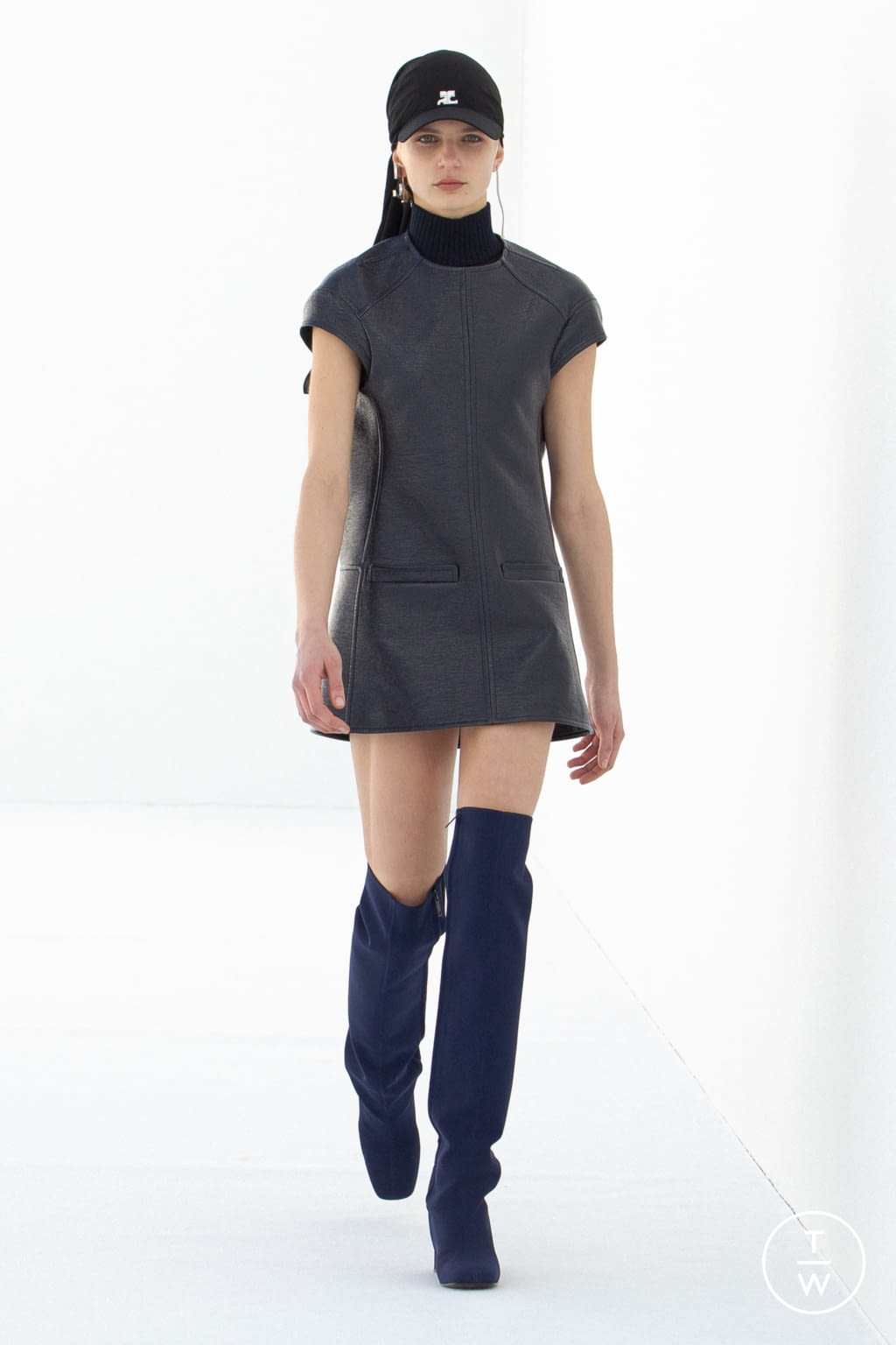 Fashion Week Paris Fall/Winter 2021 look 15 from the Courrèges collection womenswear