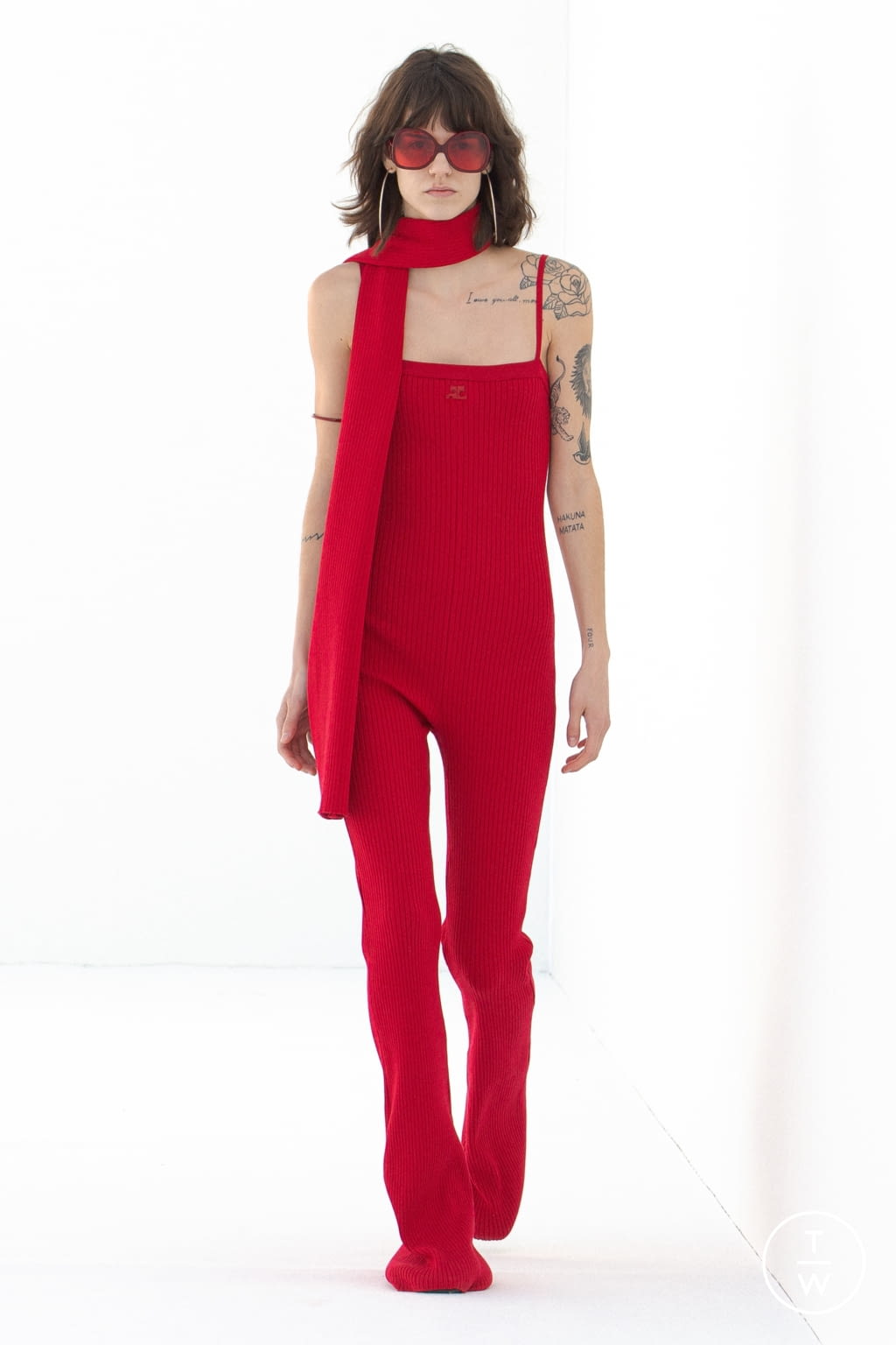 Fashion Week Paris Fall/Winter 2021 look 35 from the Courrèges collection 女装