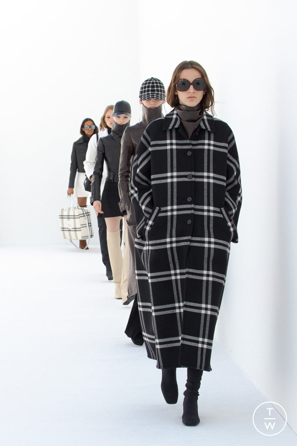 Fashion Week Paris Fall/Winter 2021 look 40 de la collection Courrèges womenswear