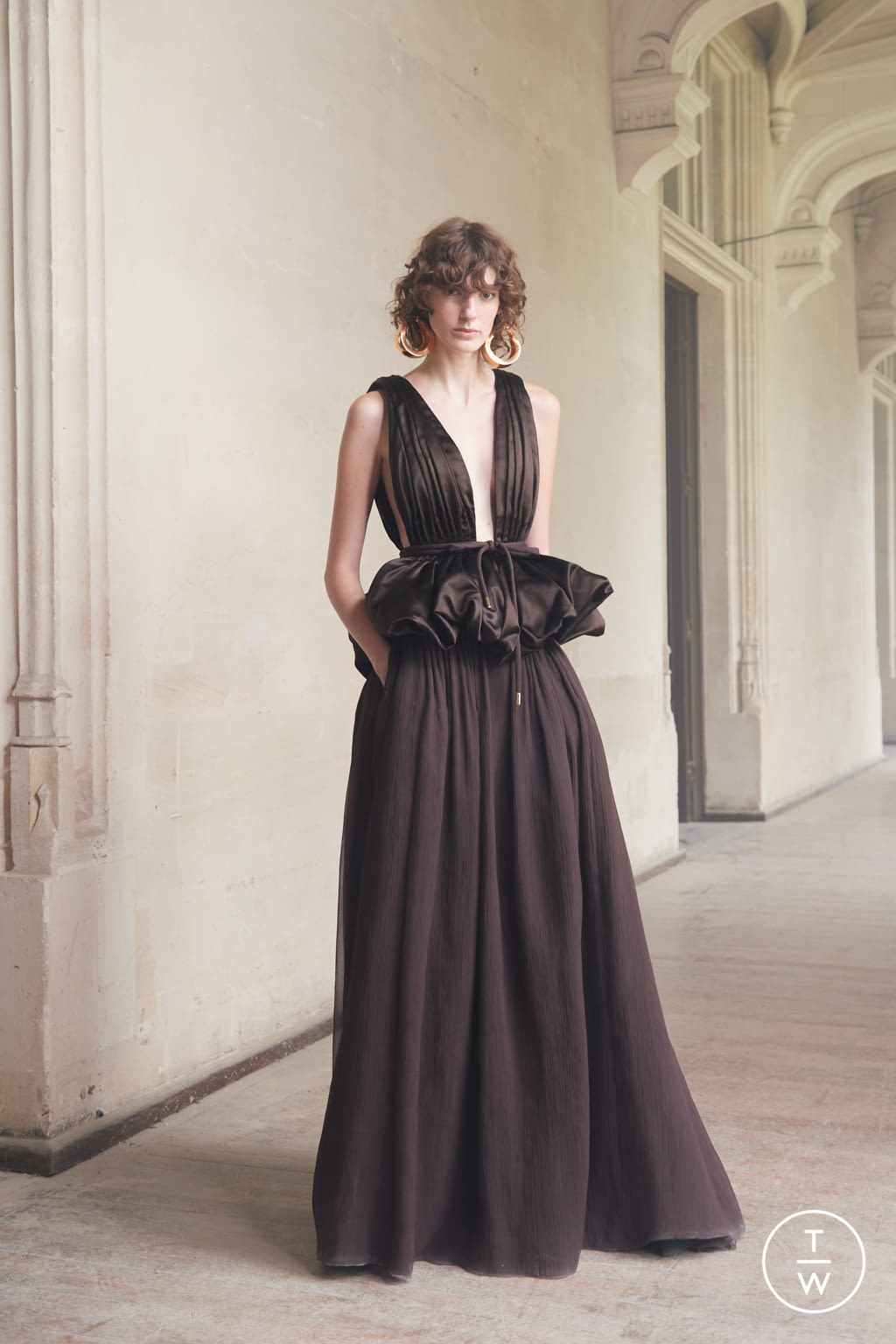 Fashion Week Paris Fall/Winter 2021 look 10 from the Christophe Josse collection couture