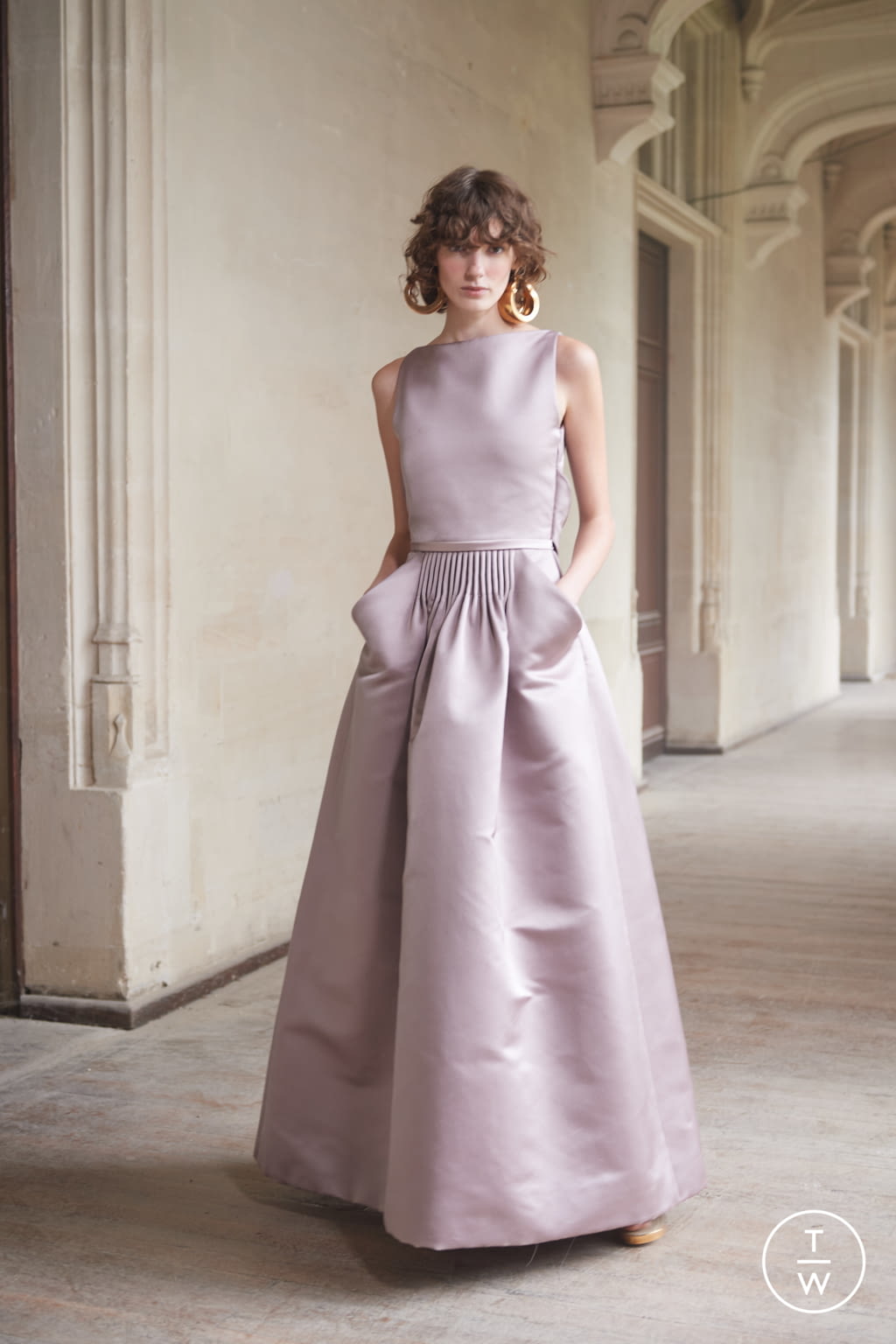 Fashion Week Paris Fall/Winter 2021 look 9 from the Christophe Josse collection couture