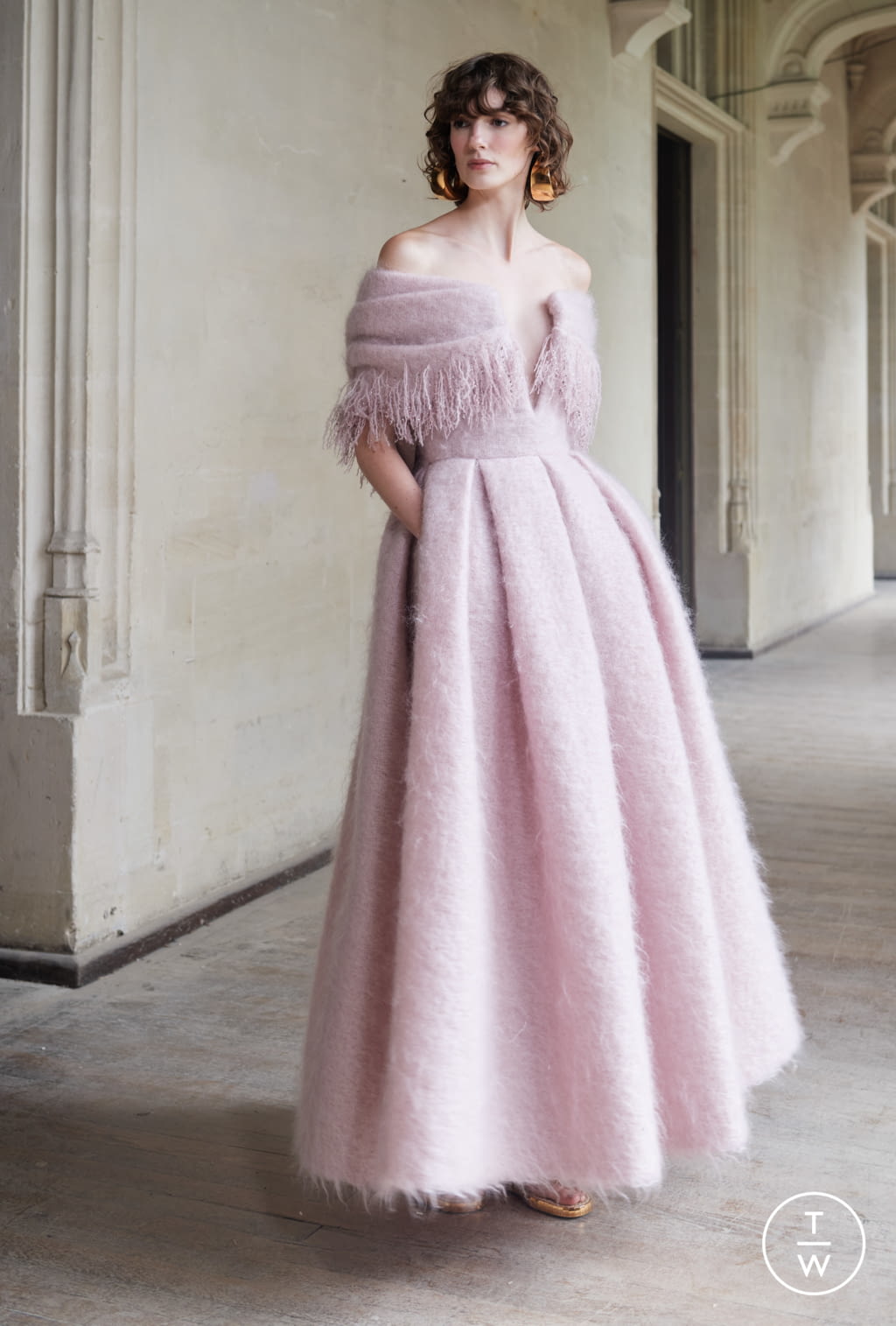 Fashion Week Paris Fall/Winter 2021 look 6 from the Christophe Josse collection 高级定制
