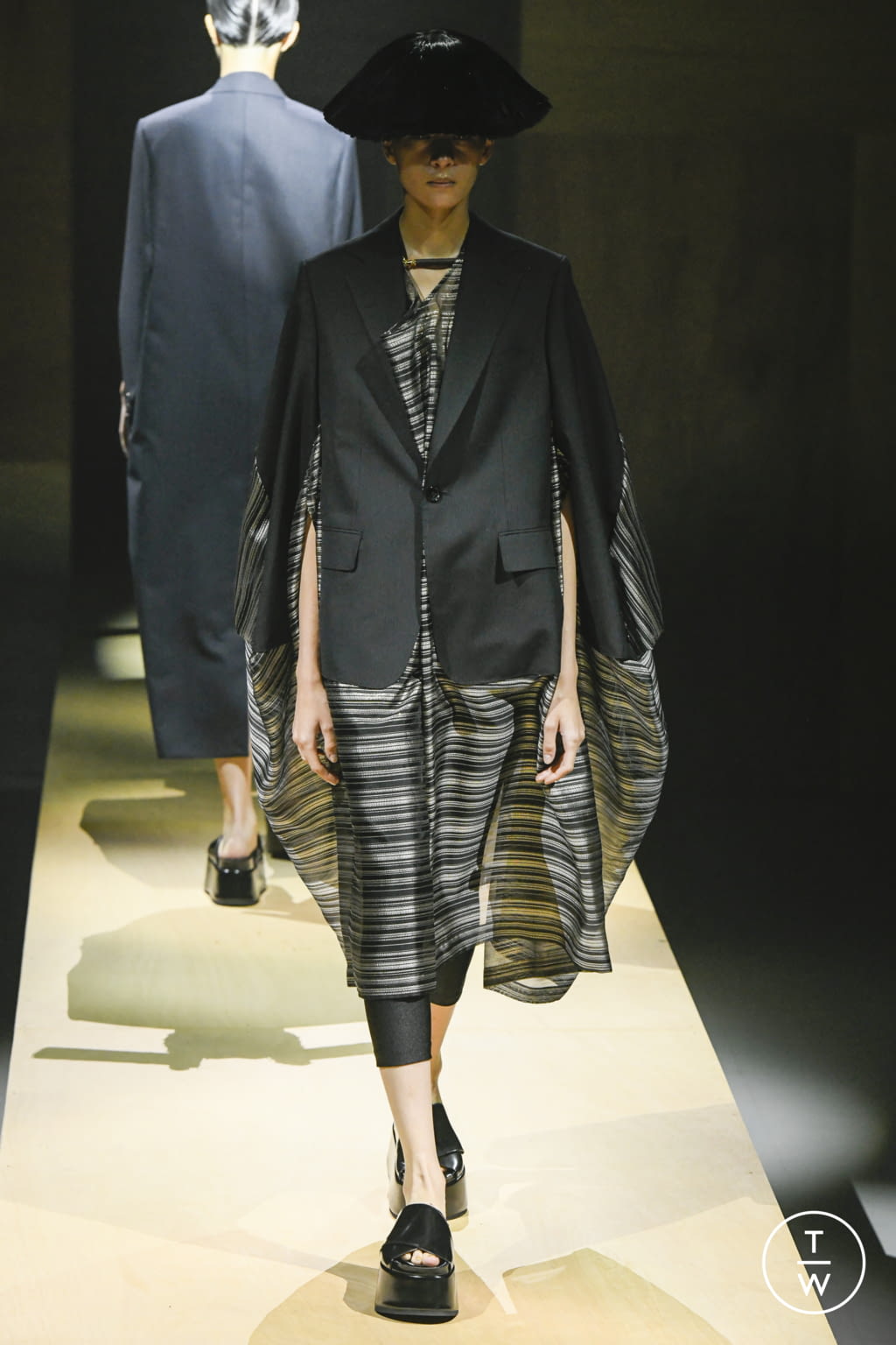 Fashion Week Paris Spring/Summer 2022 look 14 de la collection Junya Watanabe womenswear