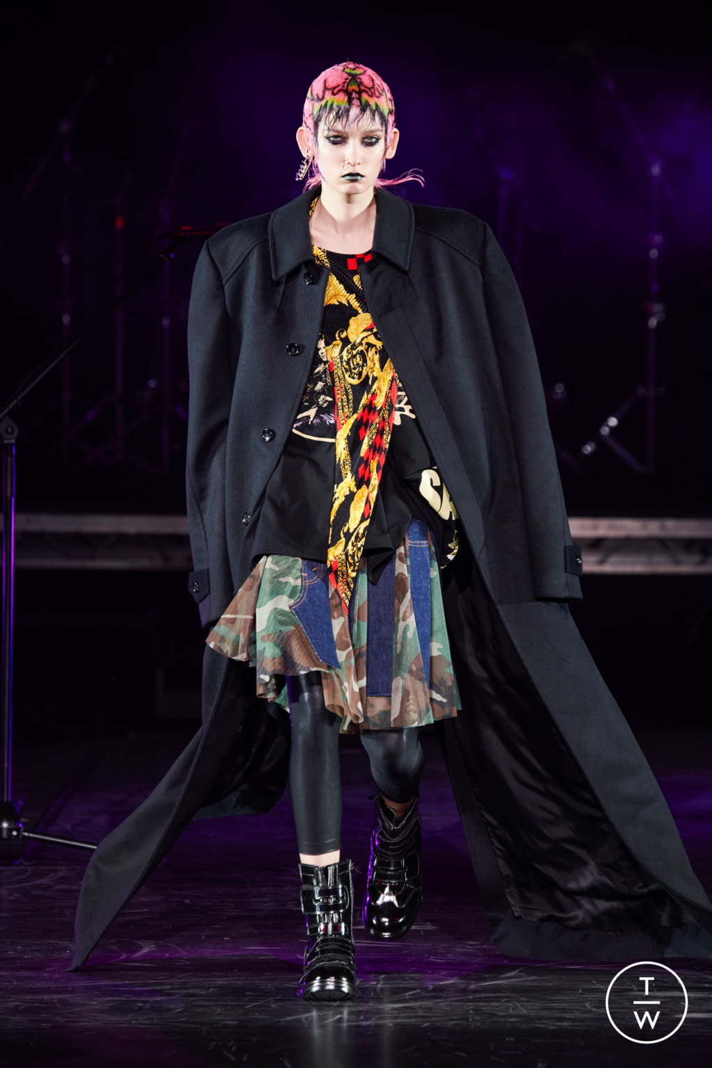 Fashion Week Paris Fall/Winter 2021 look 3 de la collection Junya Watanabe womenswear
