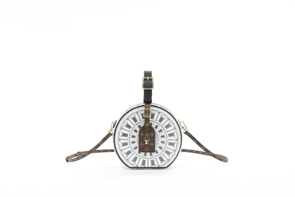 Fashion Week Paris Fall/Winter 2021 look 43 from the Louis Vuitton collection womenswear accessories