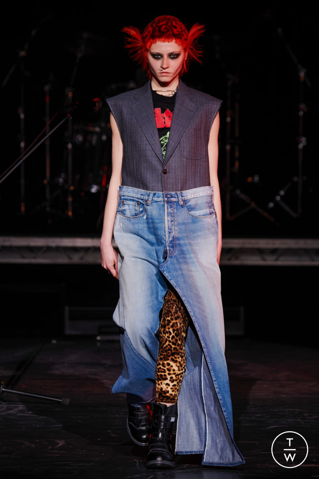 Fashion Week Paris Fall/Winter 2021 look 47 from the Junya Watanabe collection 女装