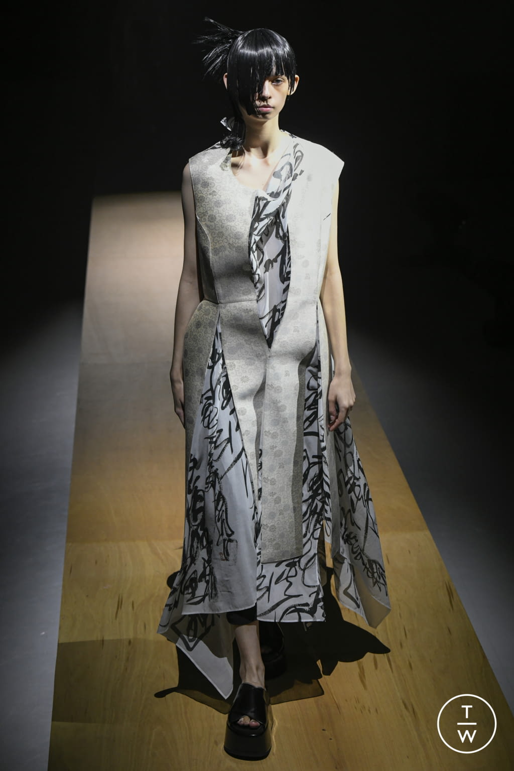 Fashion Week Paris Spring/Summer 2022 look 8 de la collection Junya Watanabe womenswear