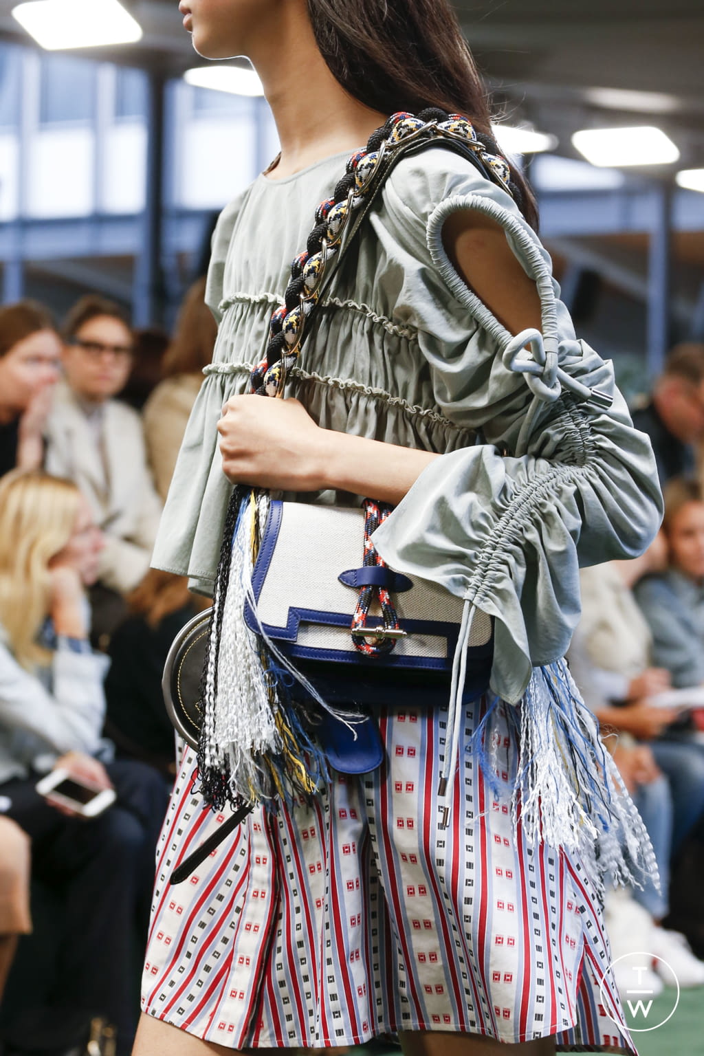 Fashion Week Paris Spring/Summer 2018 look 21 de la collection Carven womenswear accessories