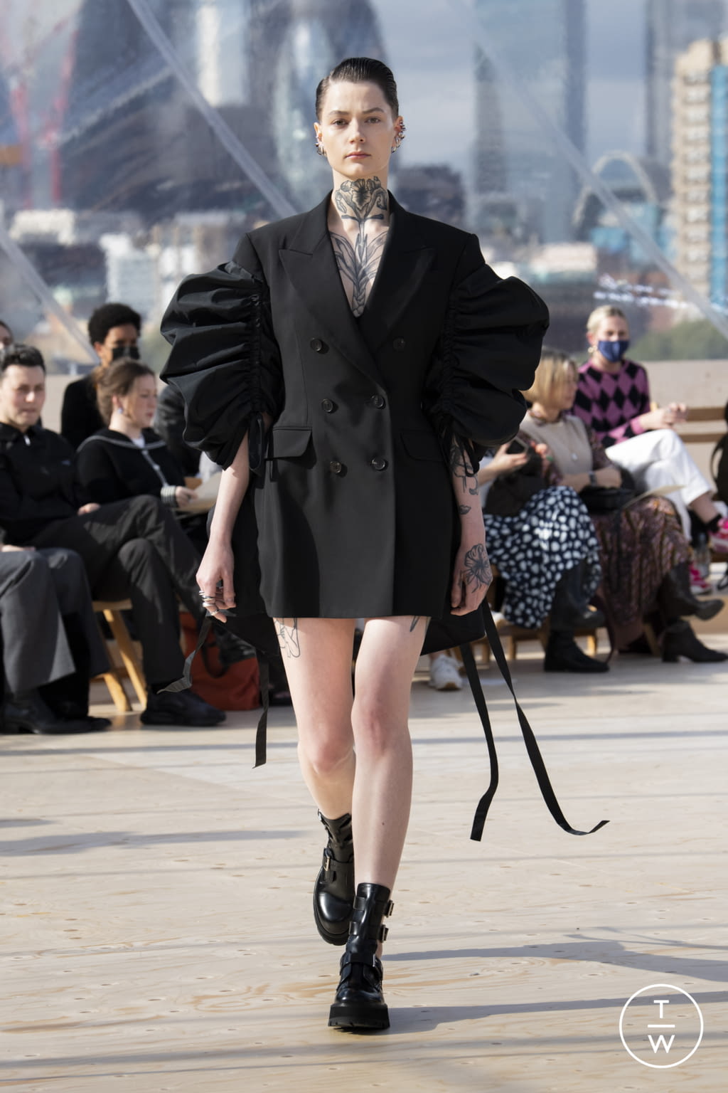 Fashion Week London Spring/Summer 2022 look 1 from the Alexander McQueen collection womenswear