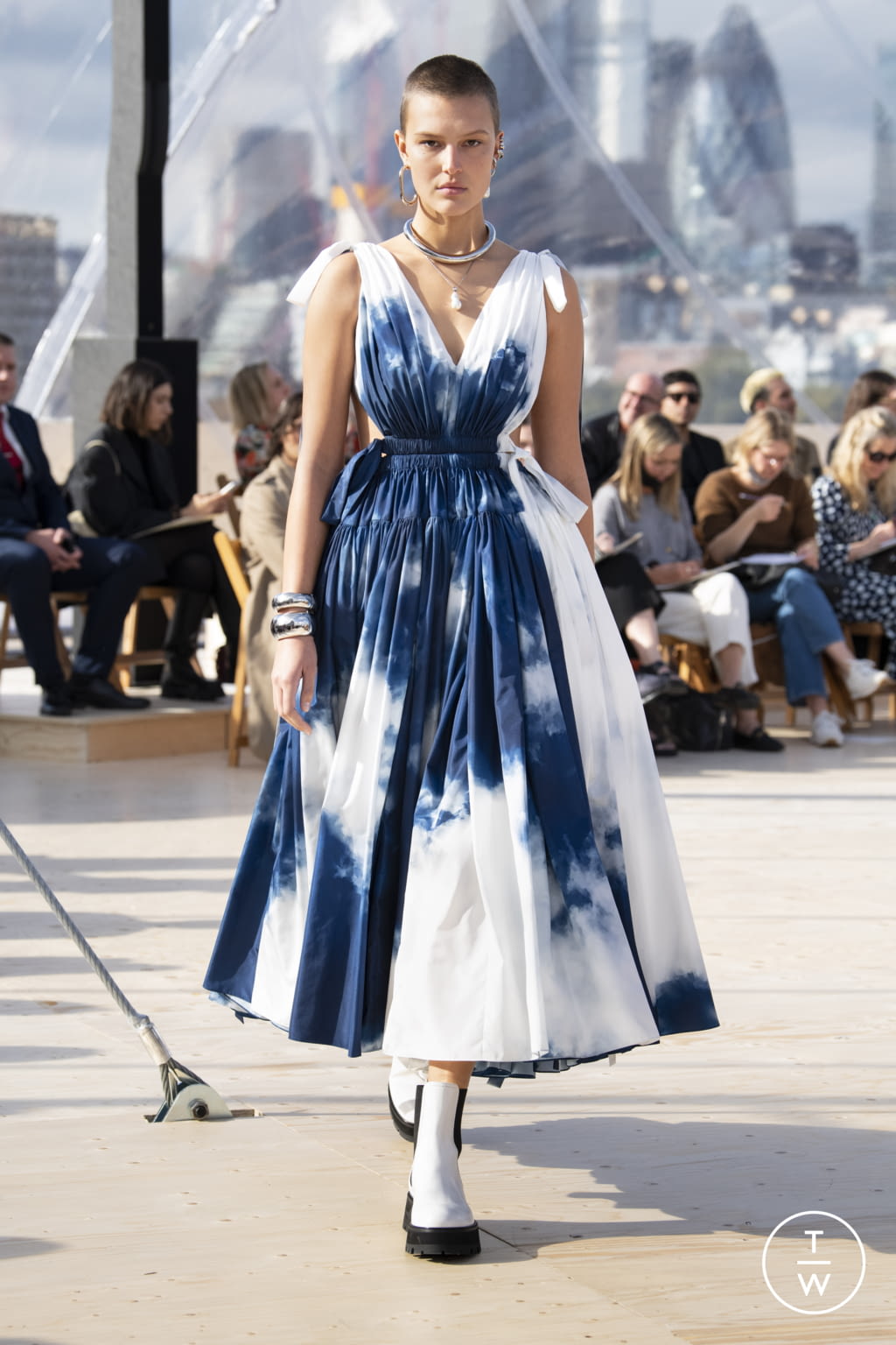 Fashion Week London Spring/Summer 2022 look 4 de la collection Alexander McQueen womenswear