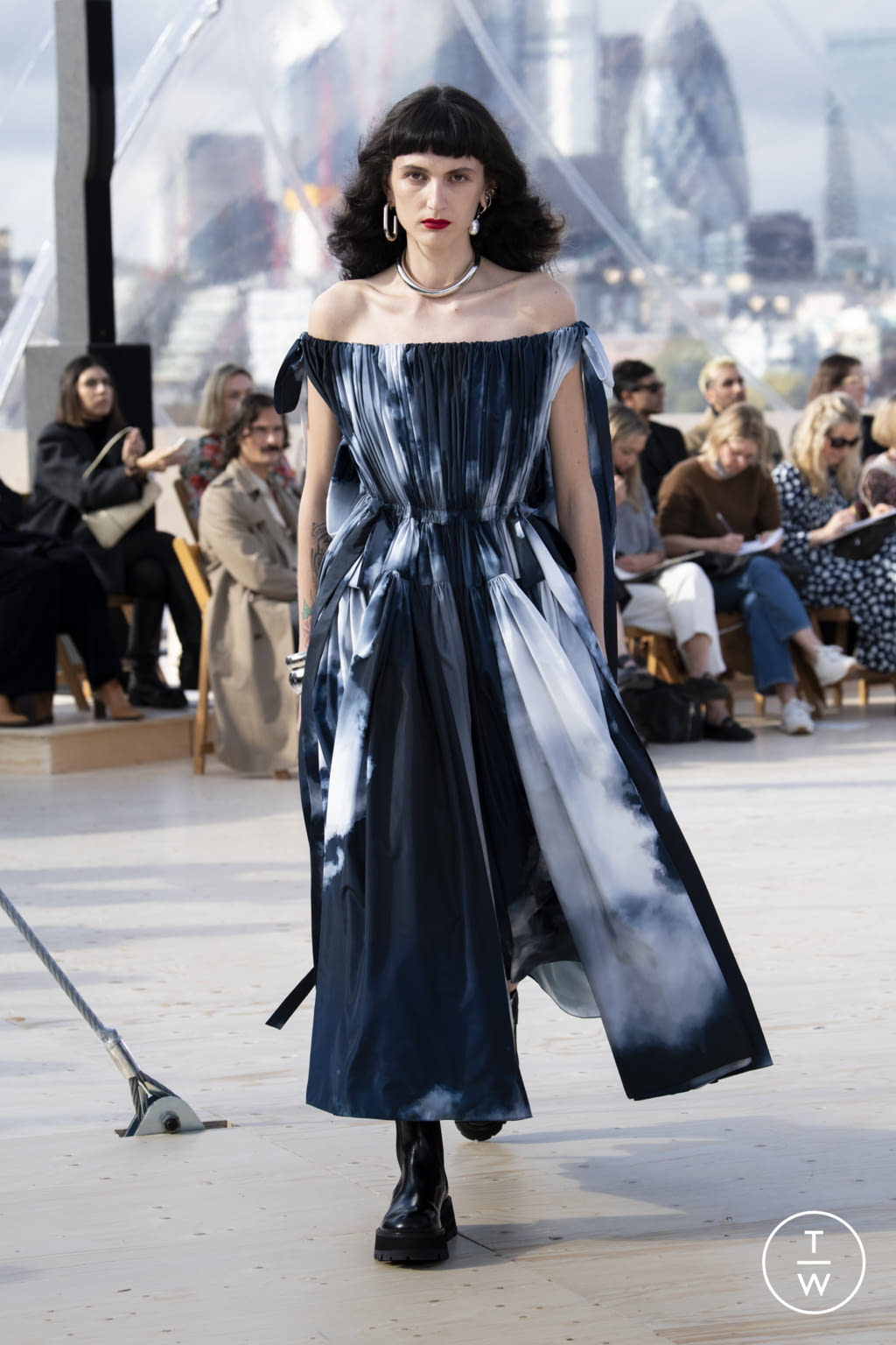 Fashion Week London Spring/Summer 2022 look 6 de la collection Alexander McQueen womenswear
