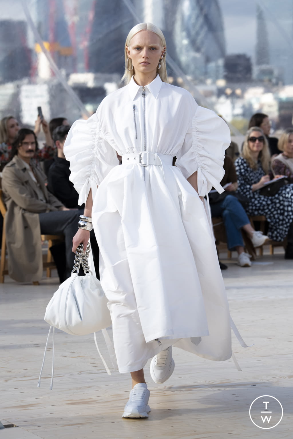 Fashion Week London Spring/Summer 2022 look 8 de la collection Alexander McQueen womenswear