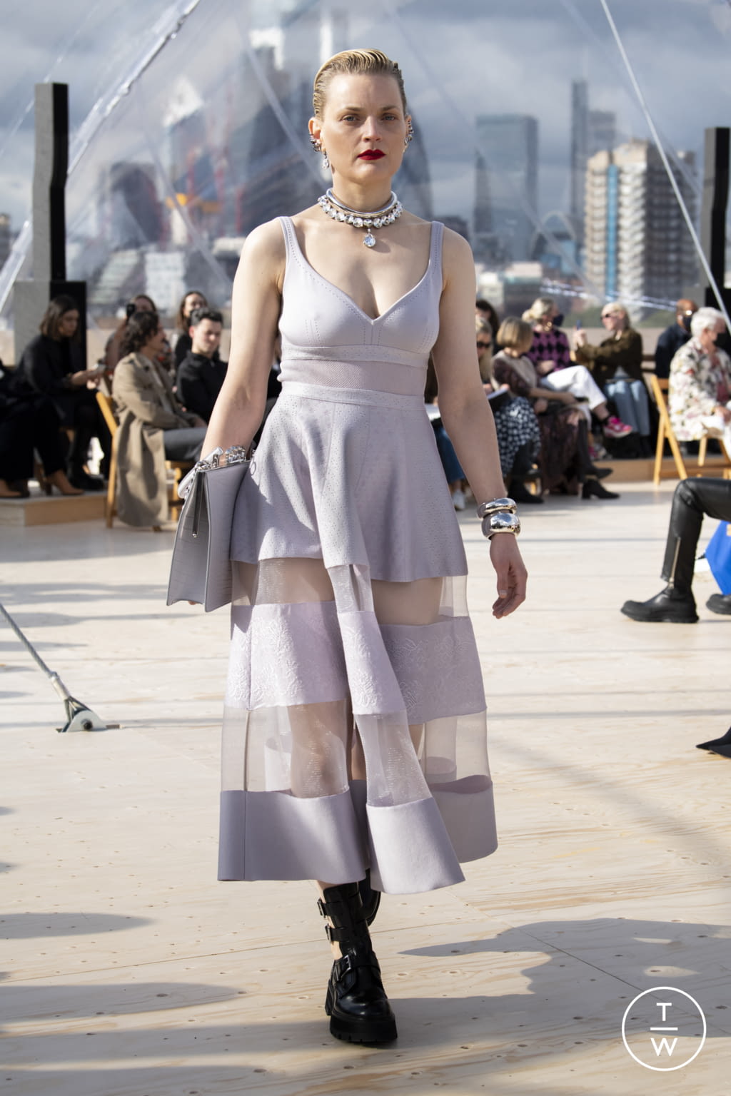 Fashion Week London Spring/Summer 2022 look 13 de la collection Alexander McQueen womenswear