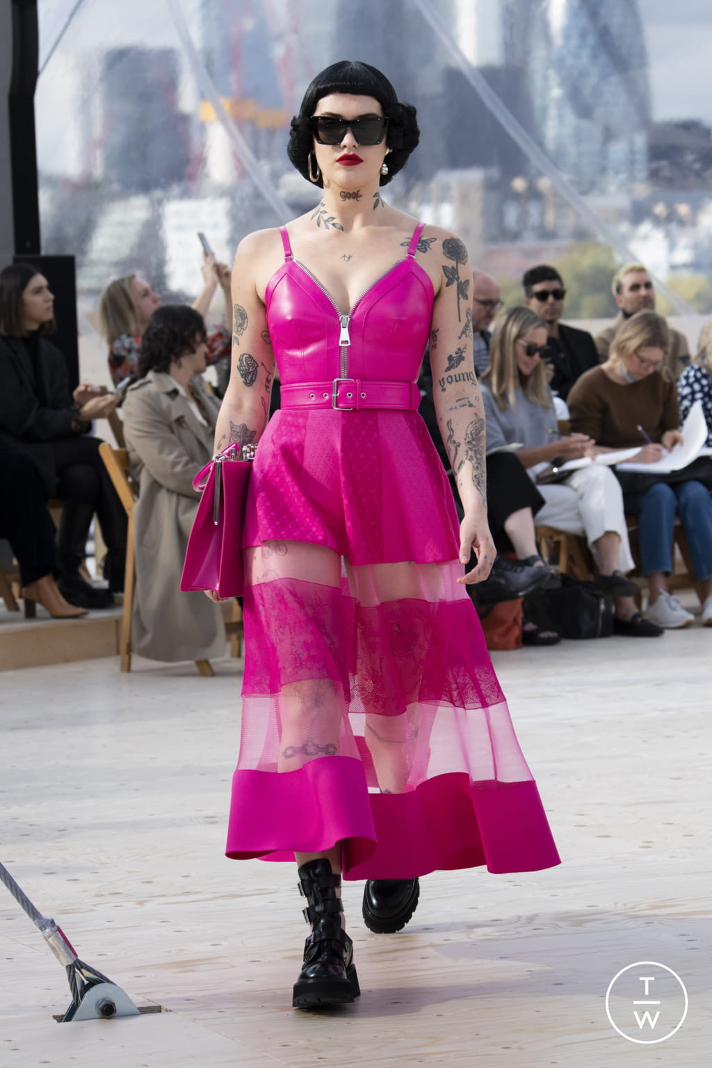 Fashion Week London Spring/Summer 2022 look 15 de la collection Alexander McQueen womenswear
