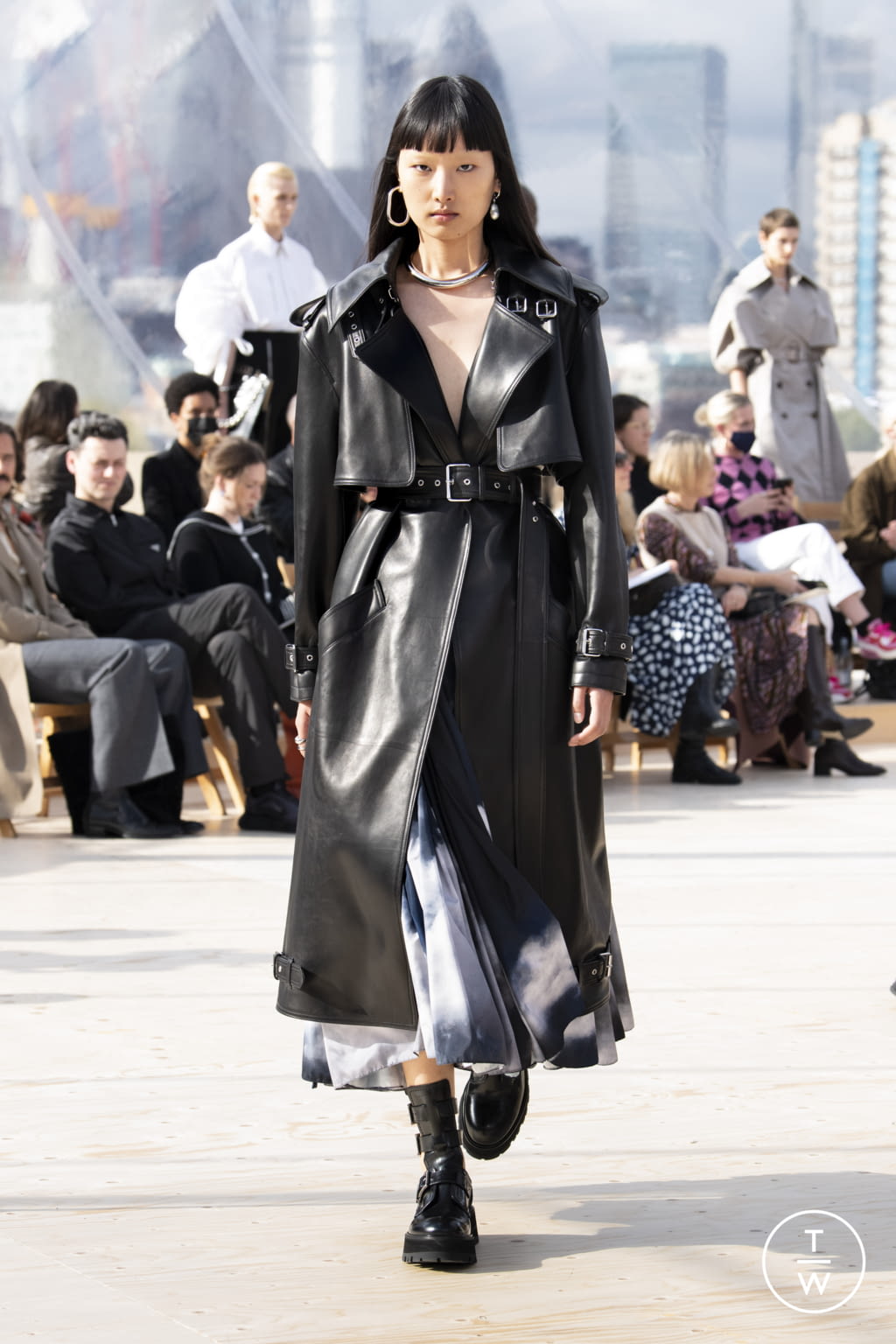 Fashion Week London Spring/Summer 2022 look 16 de la collection Alexander McQueen womenswear