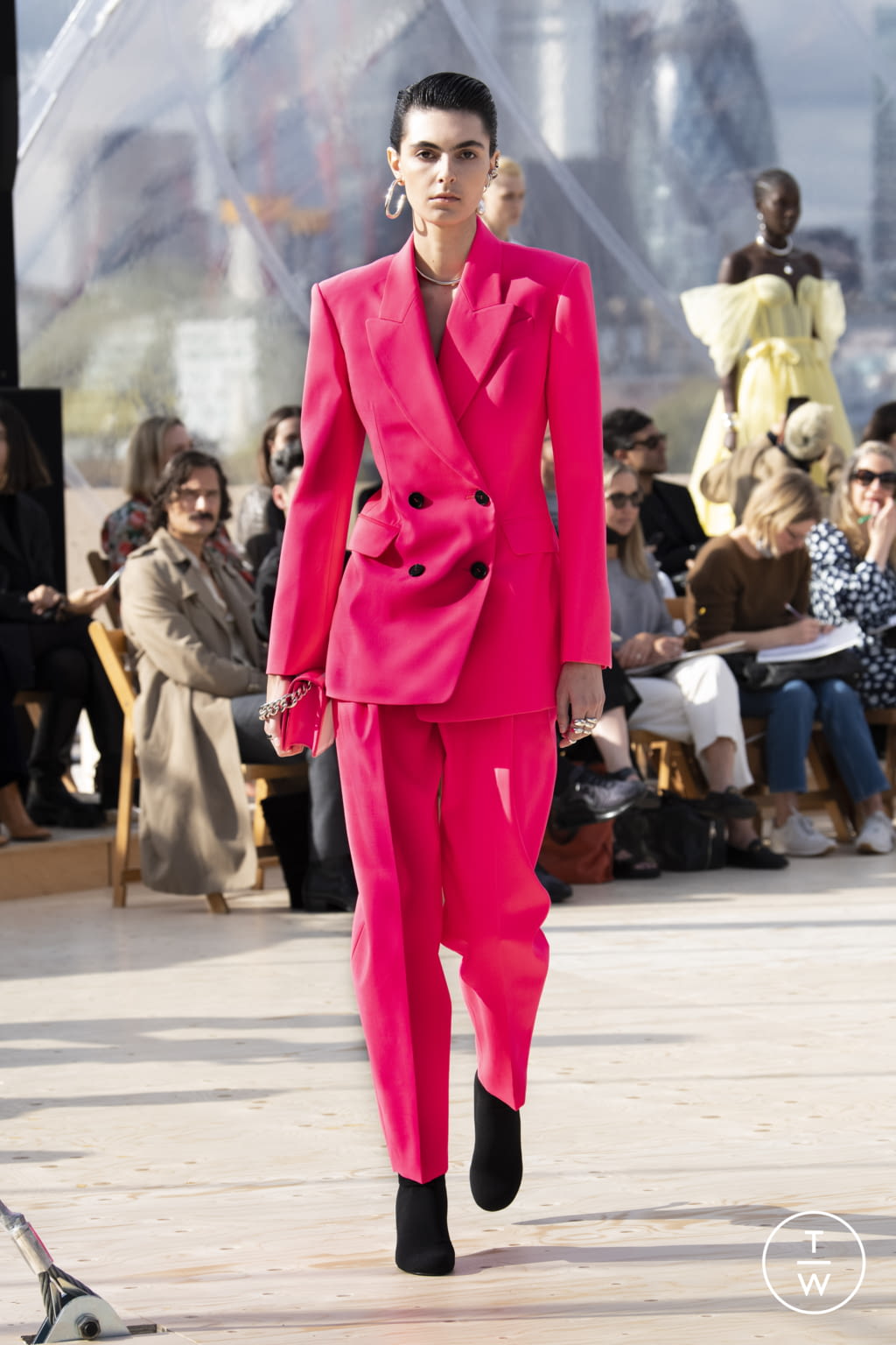 Fashion Week London Spring/Summer 2022 look 17 de la collection Alexander McQueen womenswear