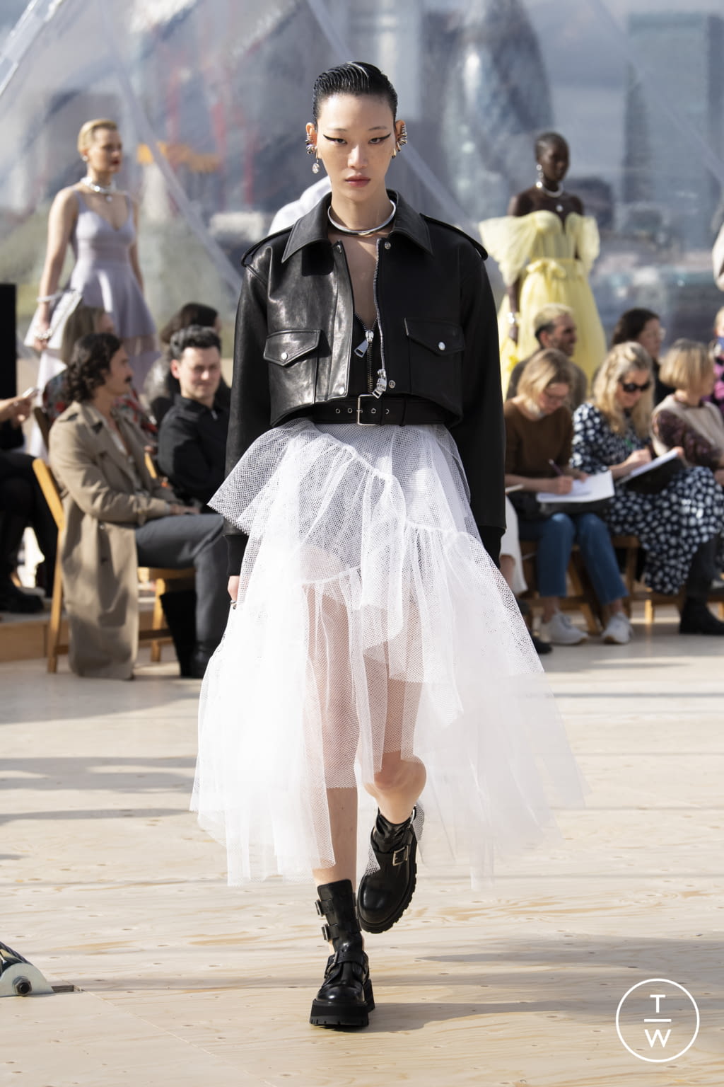 Fashion Week London Spring/Summer 2022 look 18 de la collection Alexander McQueen womenswear