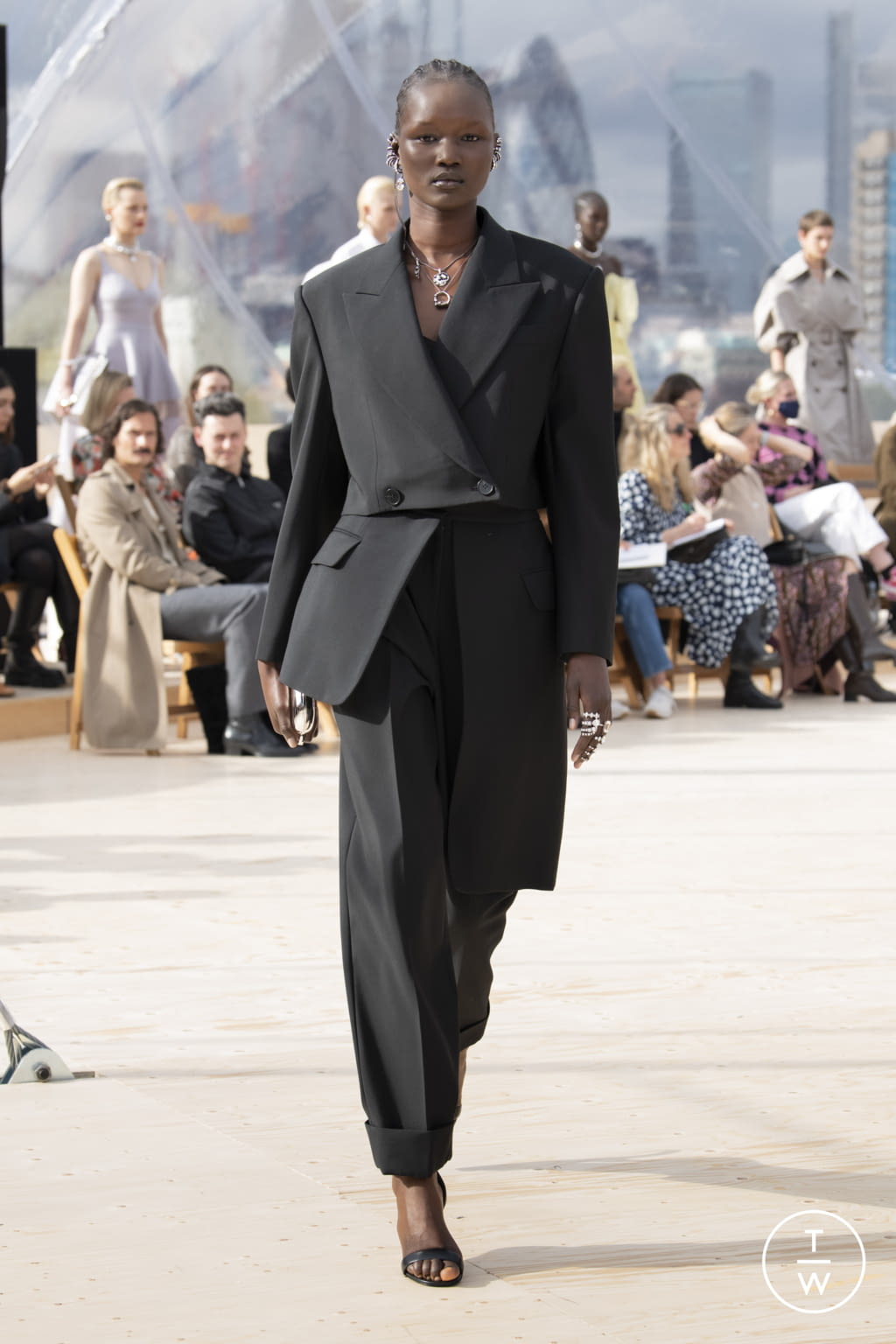 Fashion Week London Spring/Summer 2022 look 28 de la collection Alexander McQueen womenswear