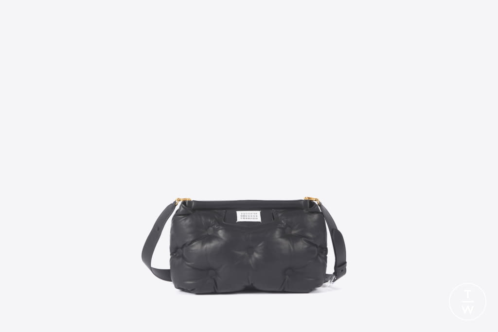 Fashion Week Paris Fall/Winter 2018 look 11 from the Maison Margiela collection womenswear accessories