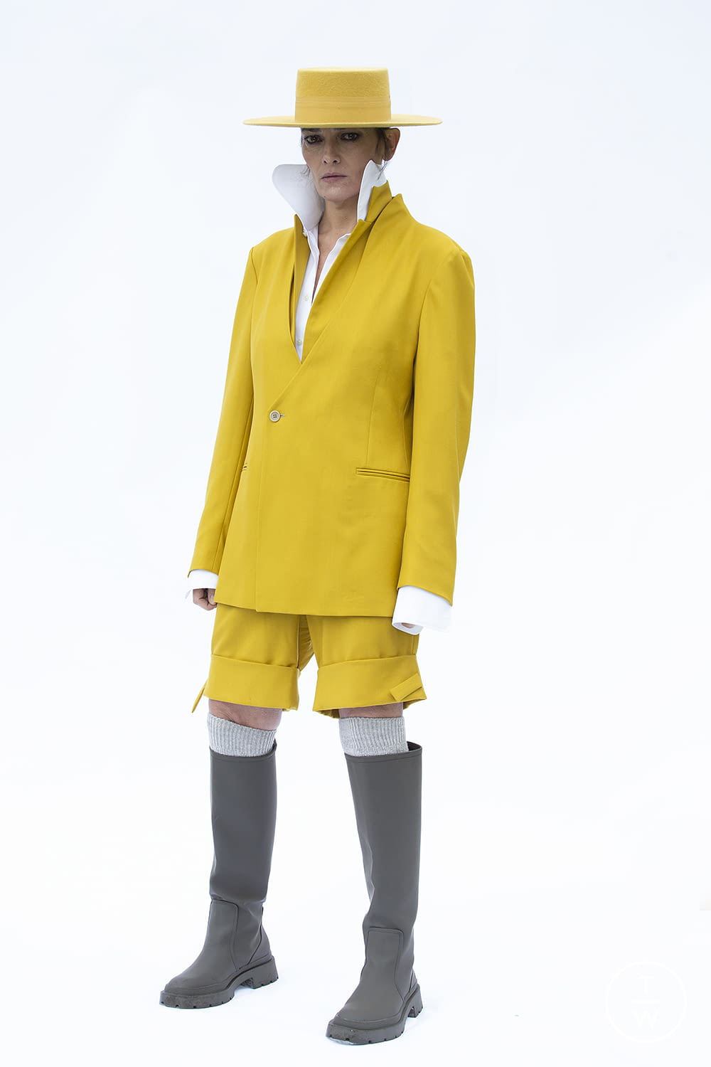 Fashion Week Paris Fall/Winter 2021 look 2 de la collection Oteyza menswear