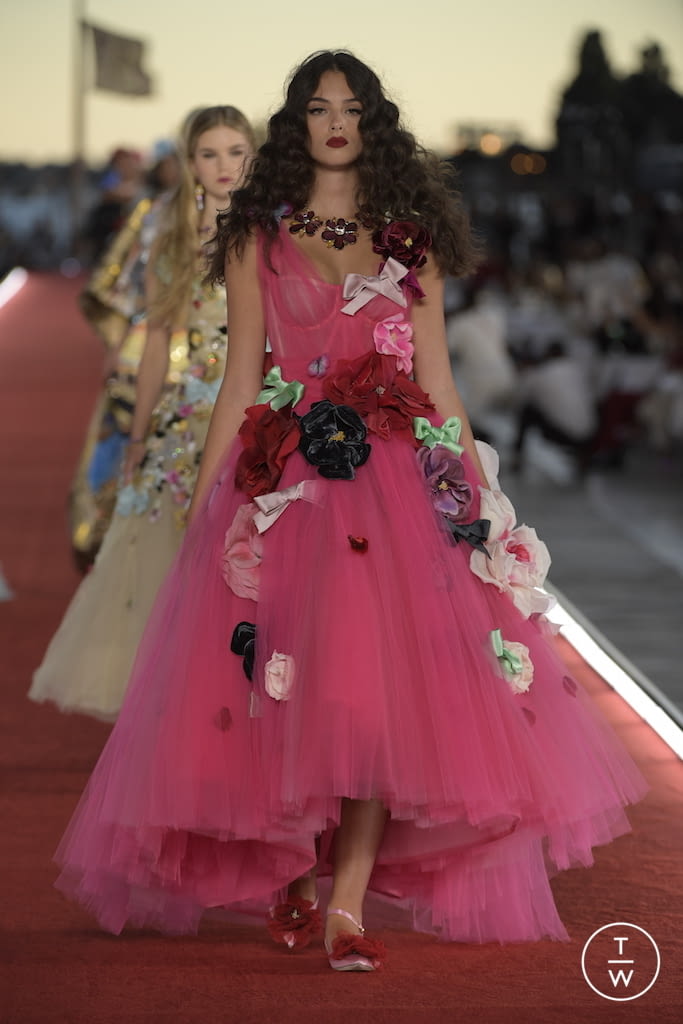 Fashion Week Paris Fall/Winter 2021 look 3 from the Dolce & Gabbana collection couture