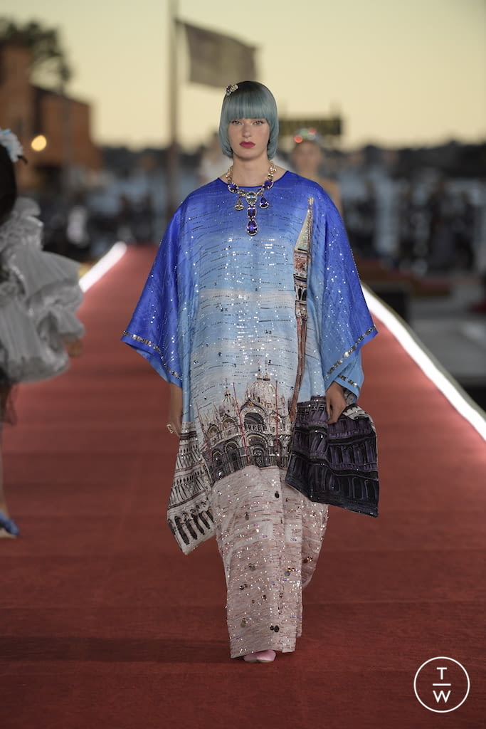 Fashion Week Paris Fall/Winter 2021 look 10 de la collection Dolce & Gabbana couture