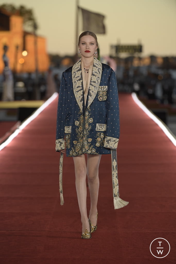 Fashion Week Paris Fall/Winter 2021 look 20 from the Dolce & Gabbana collection 高级定制