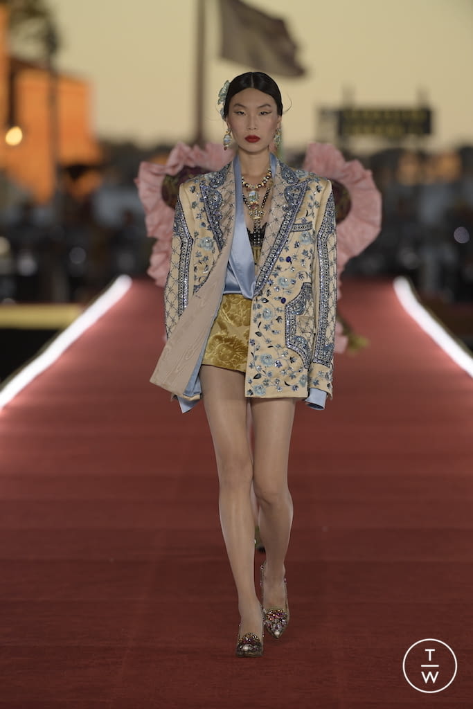 Fashion Week Paris Fall/Winter 2021 look 22 from the Dolce & Gabbana collection 高级定制