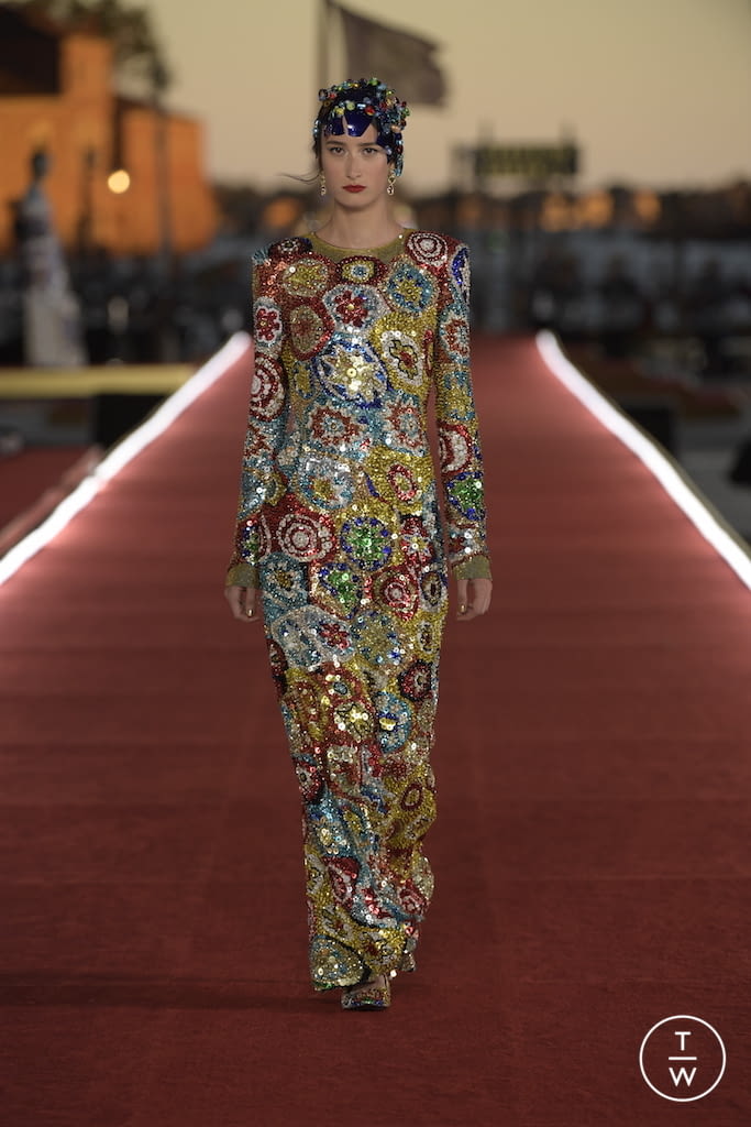Fashion Week Paris Fall/Winter 2021 look 42 from the Dolce & Gabbana collection 高级定制