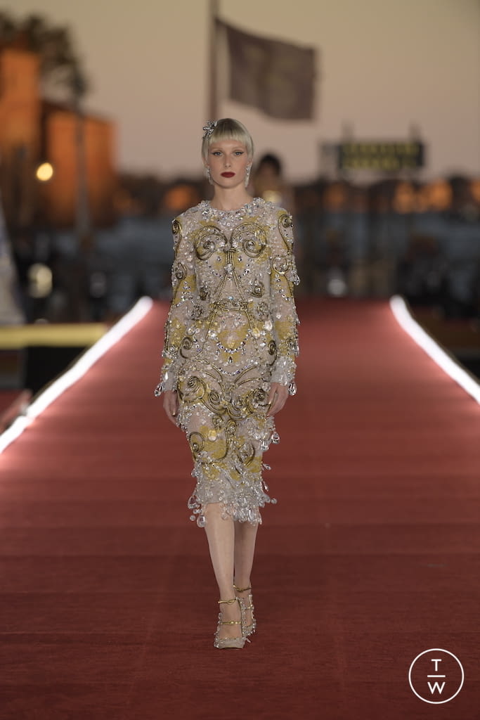 Fashion Week Paris Fall/Winter 2021 look 57 from the Dolce & Gabbana collection couture